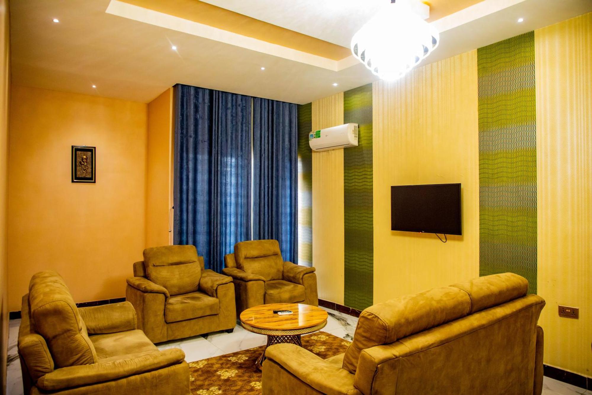 Villa Hilton Hotels أويو المظهر الخارجي الصورة