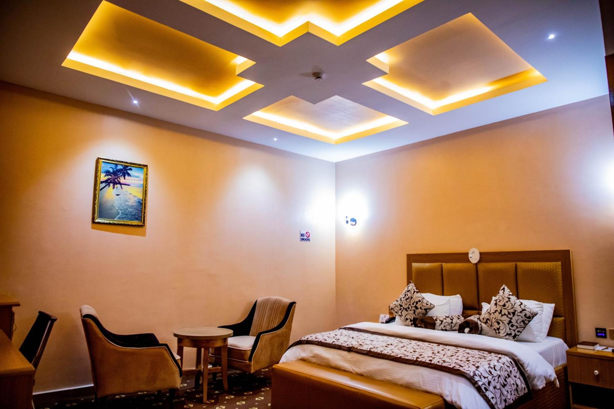 Villa Hilton Hotels أويو المظهر الخارجي الصورة