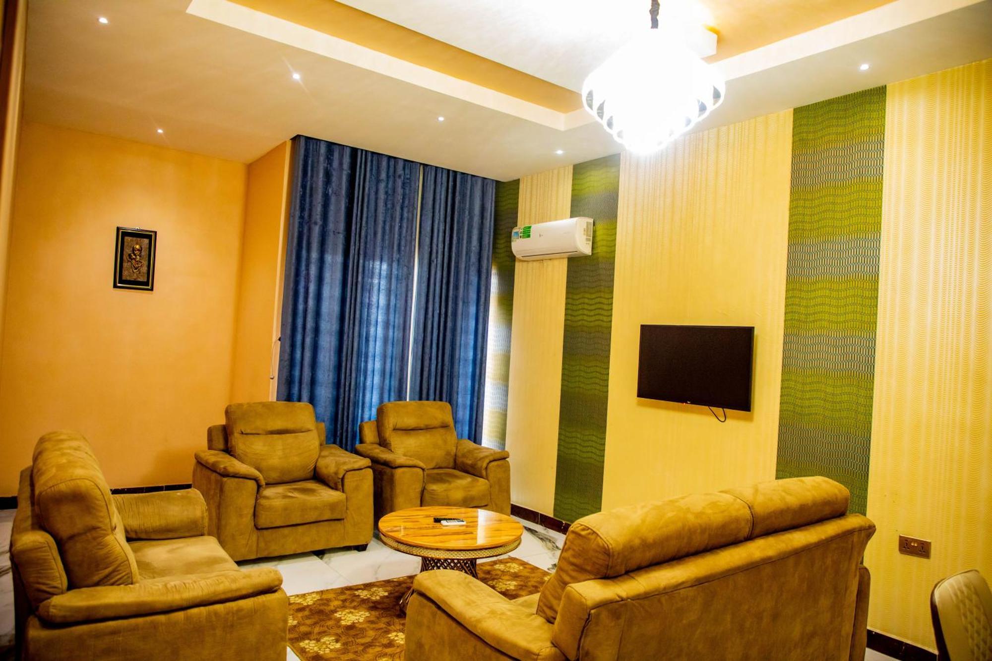 Villa Hilton Hotels أويو المظهر الخارجي الصورة