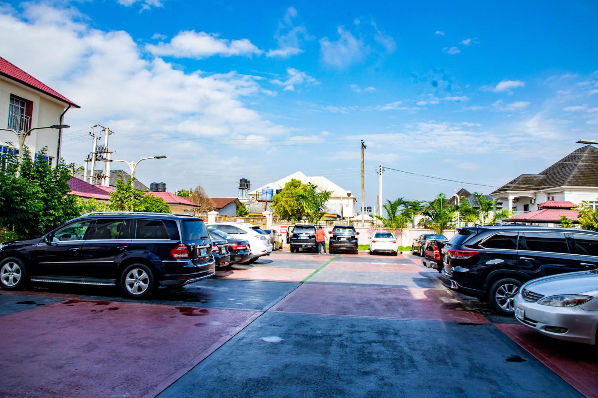 Villa Hilton Hotels أويو المظهر الخارجي الصورة