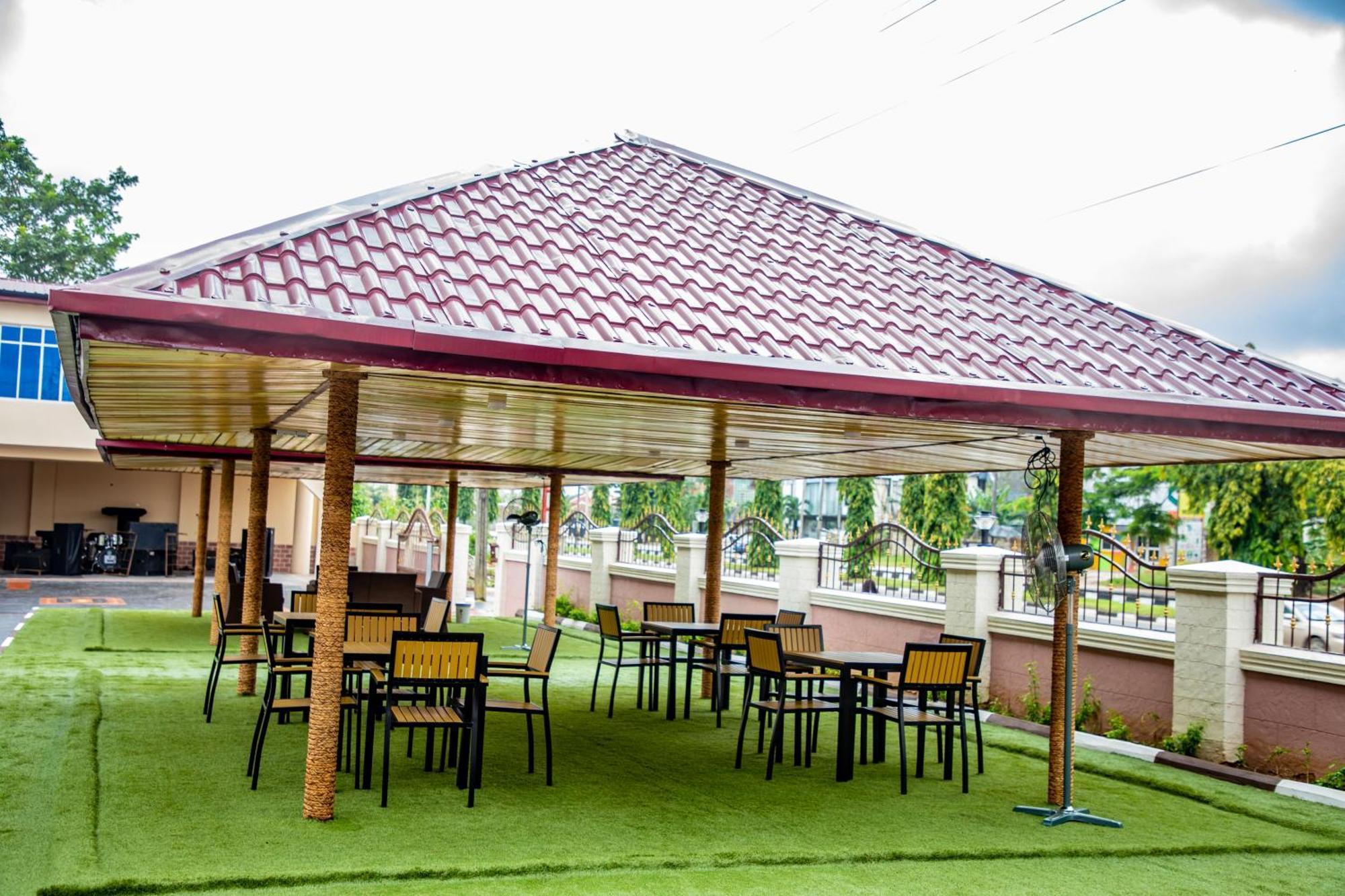 Villa Hilton Hotels أويو المظهر الخارجي الصورة