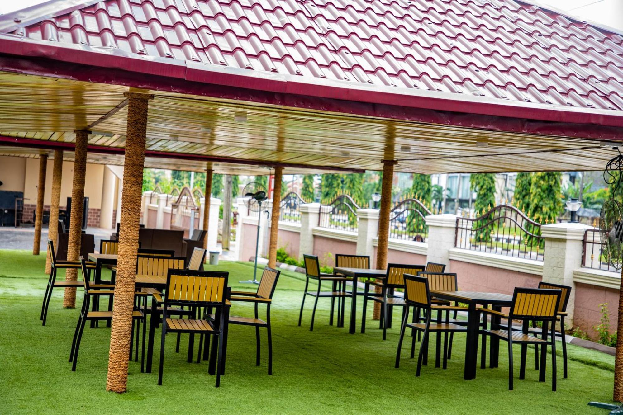 Villa Hilton Hotels أويو المظهر الخارجي الصورة