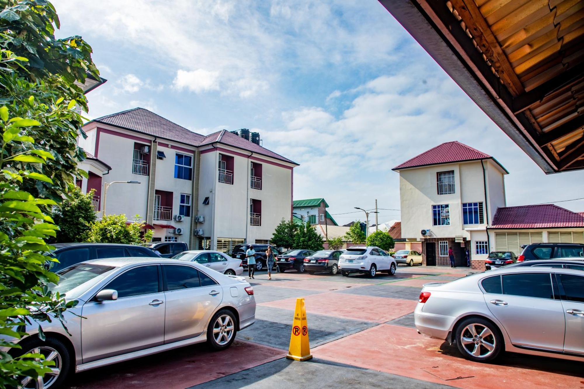 Villa Hilton Hotels أويو المظهر الخارجي الصورة