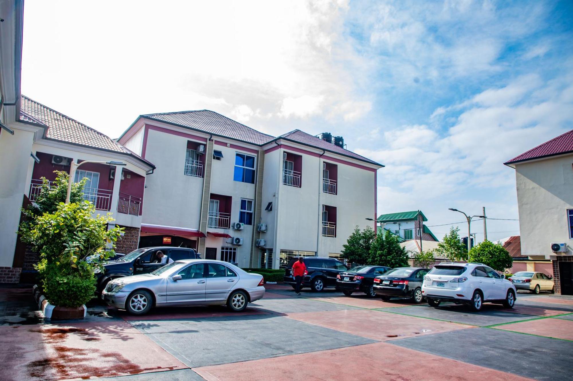 Villa Hilton Hotels أويو المظهر الخارجي الصورة