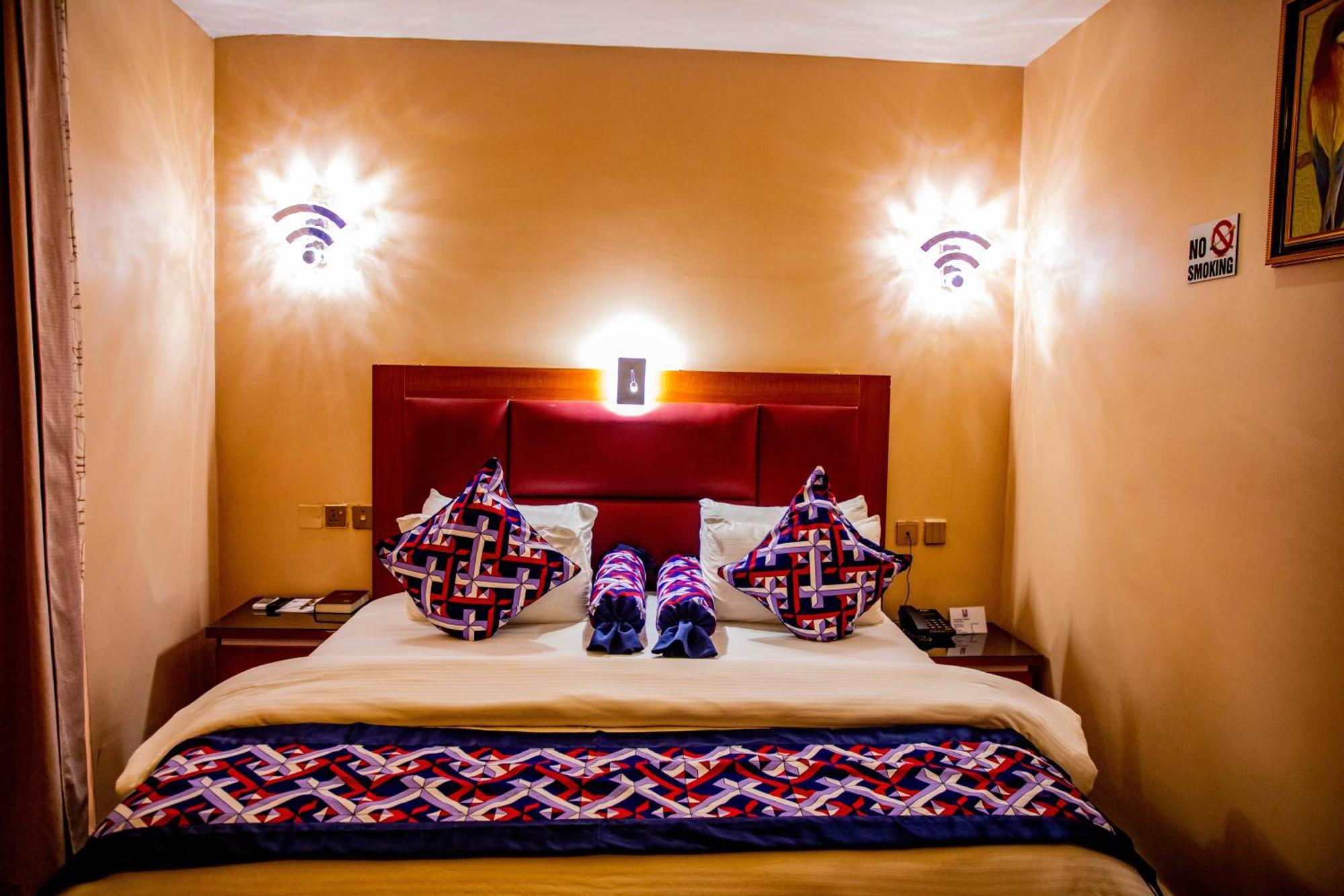 Villa Hilton Hotels أويو المظهر الخارجي الصورة