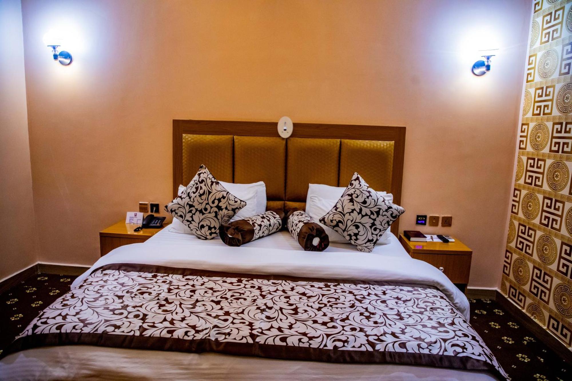 Villa Hilton Hotels أويو المظهر الخارجي الصورة