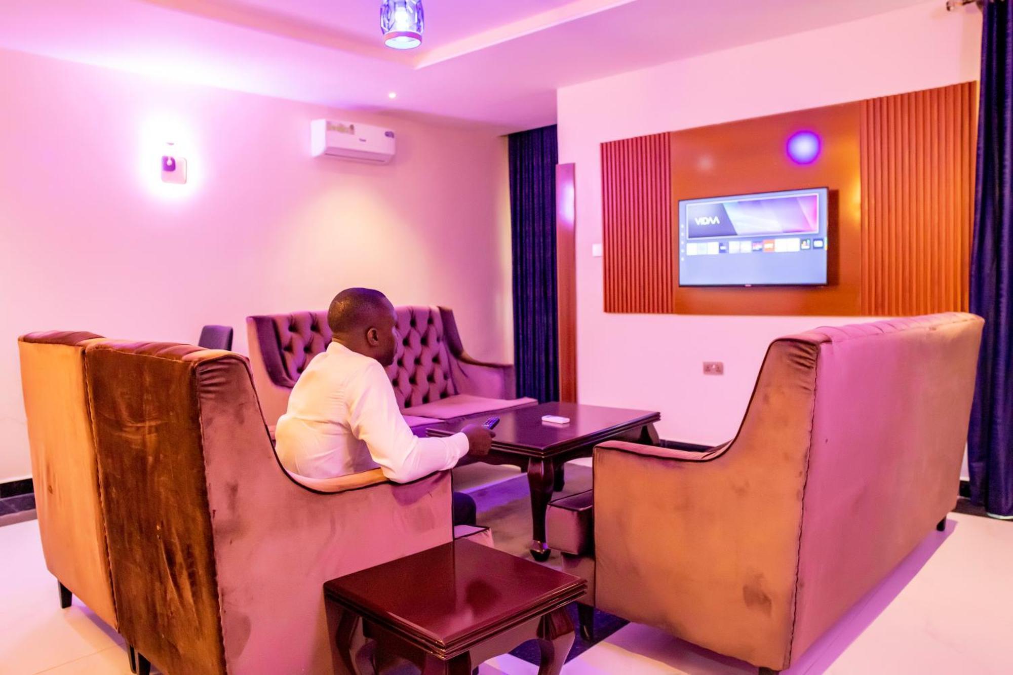 Villa Hilton Hotels أويو المظهر الخارجي الصورة