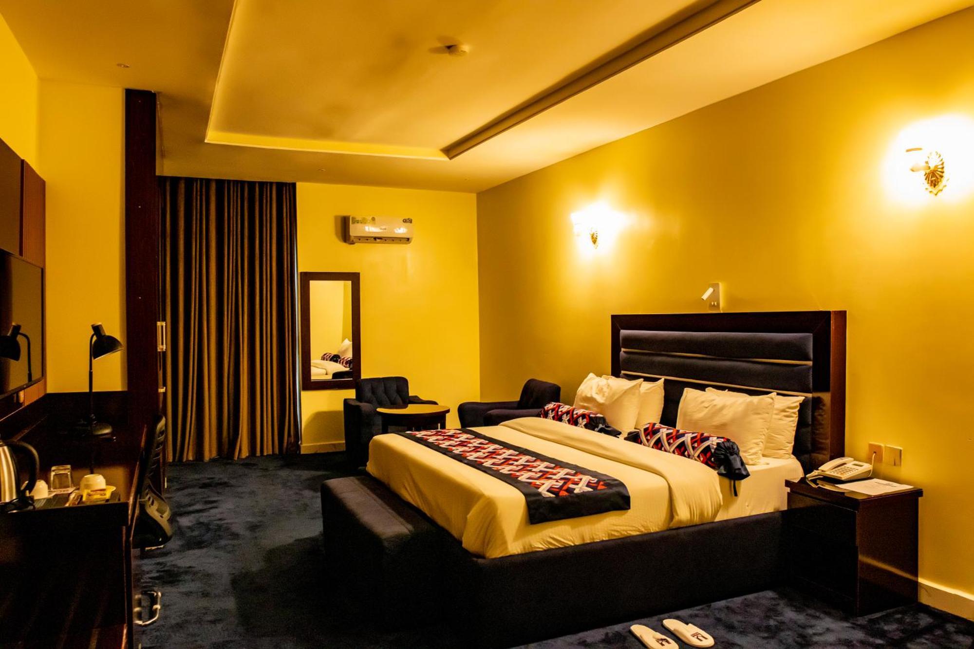 Villa Hilton Hotels أويو المظهر الخارجي الصورة