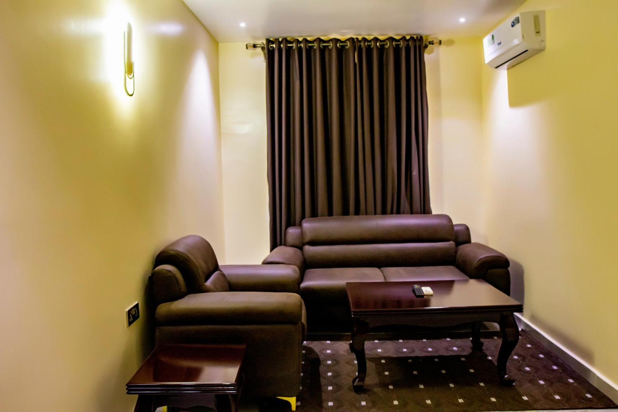 Villa Hilton Hotels أويو المظهر الخارجي الصورة