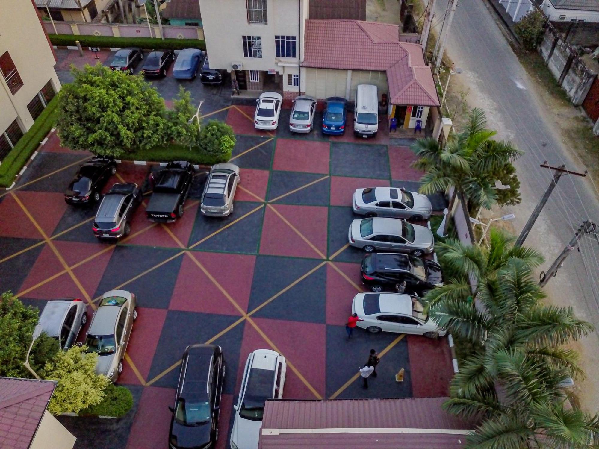 Villa Hilton Hotels أويو المظهر الخارجي الصورة